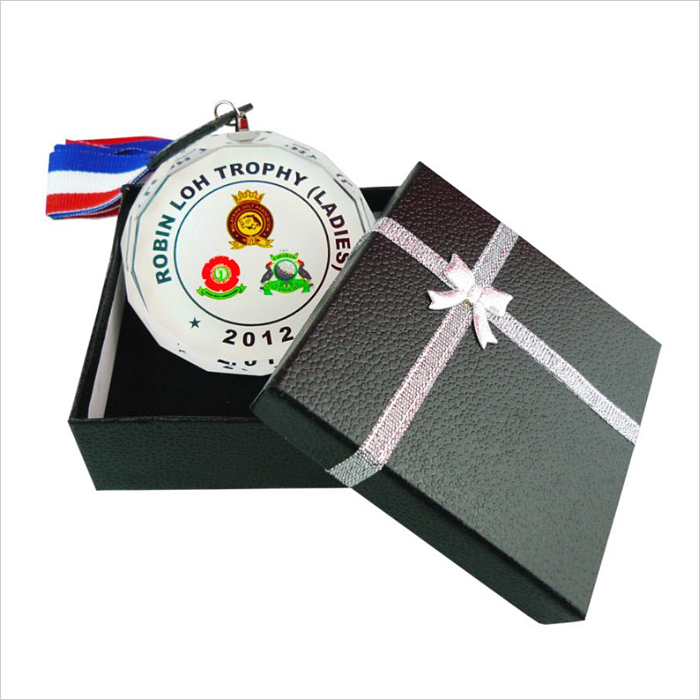 8177 - Crystal Hanging Medal With Gift Box